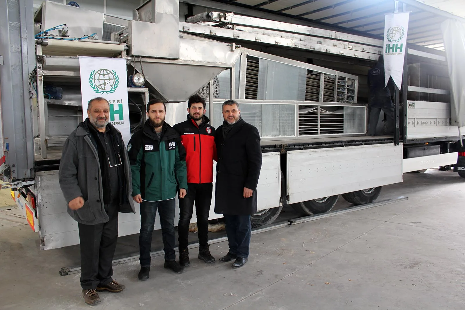 مواطن تركي يتبرع بفرن قدرته الإنتاجية 150 ألف رغيف يومياً للسوريين