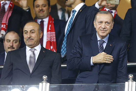 أردوغان يهنئ رياضيين أتراك حازوا على ميدالية ذهبية في بطولة العالم للتايكوندو والسباحة