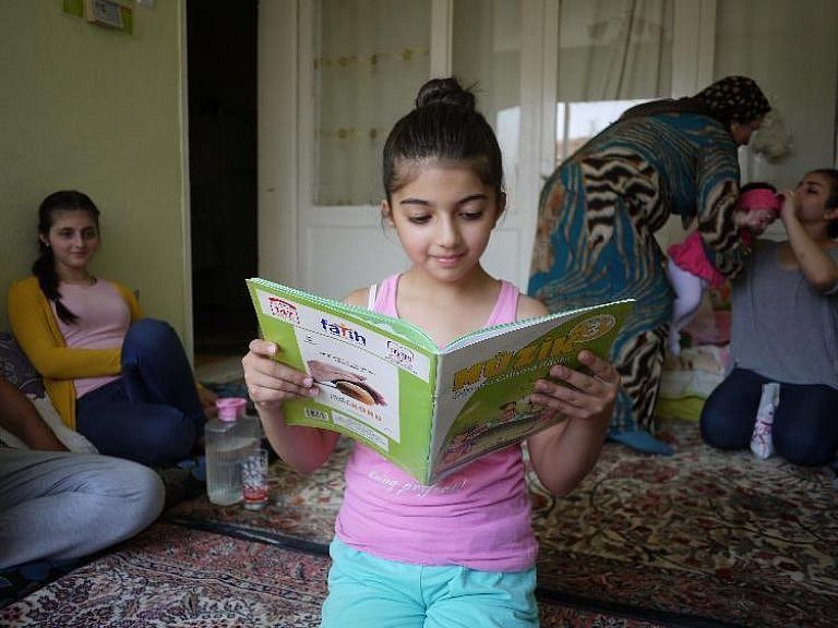 16-9-crd-syrian_refugee_education-brochure-1