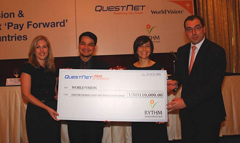 questnet_worldvision_chequepresentation11