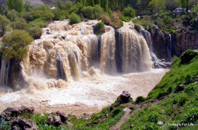 شلال-ديارمان-تركيا-900x590