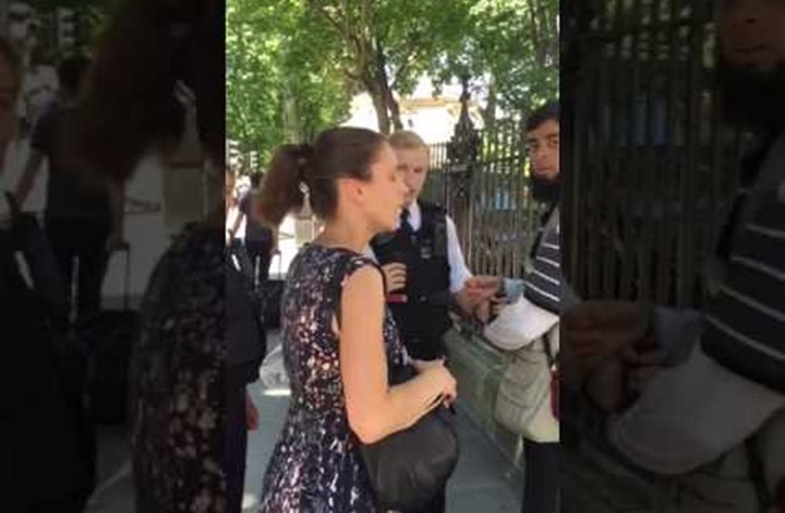 توقيف وتكبيل مسلم في لندن لأنه “يلبس ملابس كثيرة”