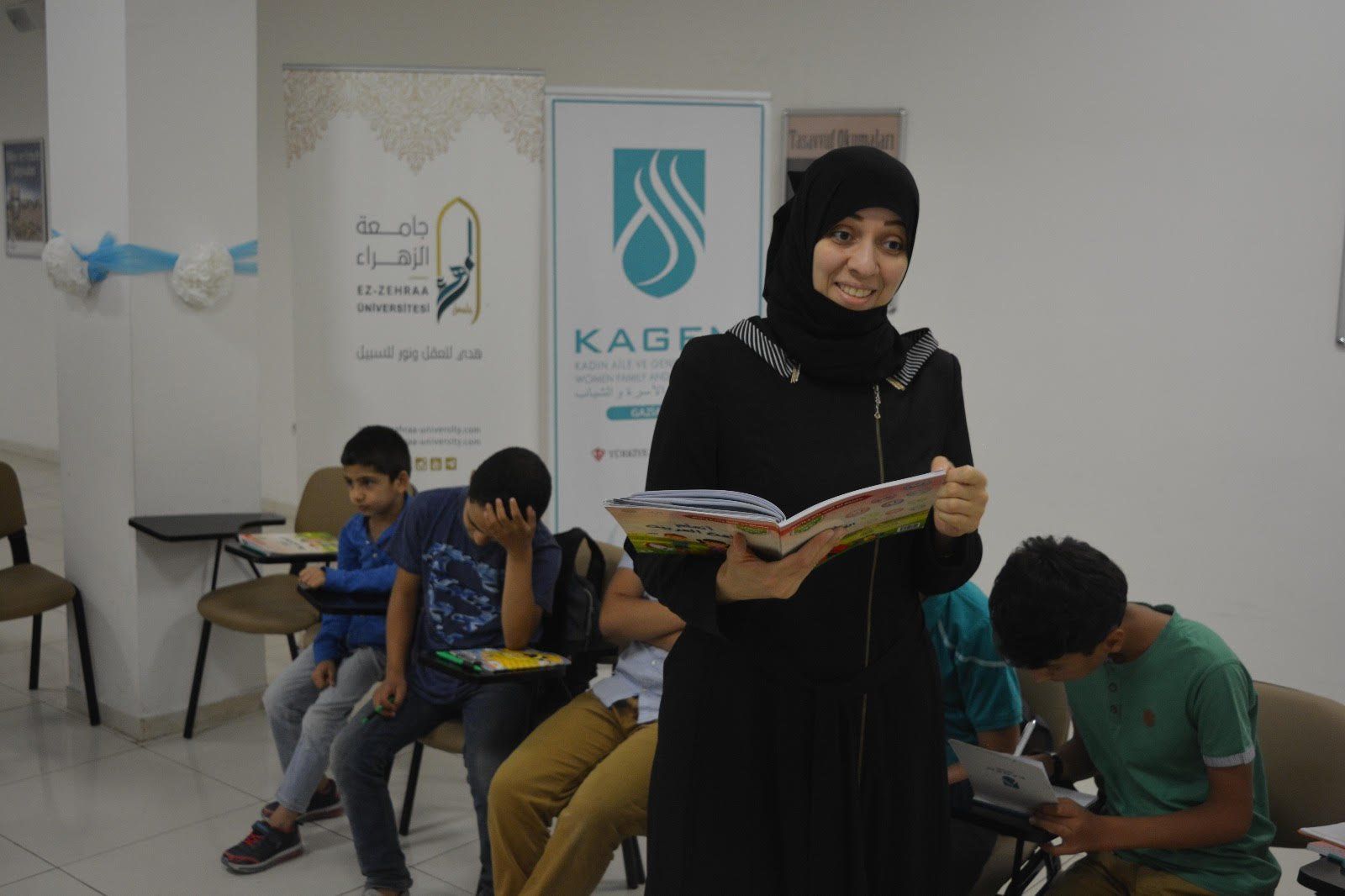 مُعلمات سوريات يدرّسن الأطفال الأتراك اللغة العربية في غازي عنتاب