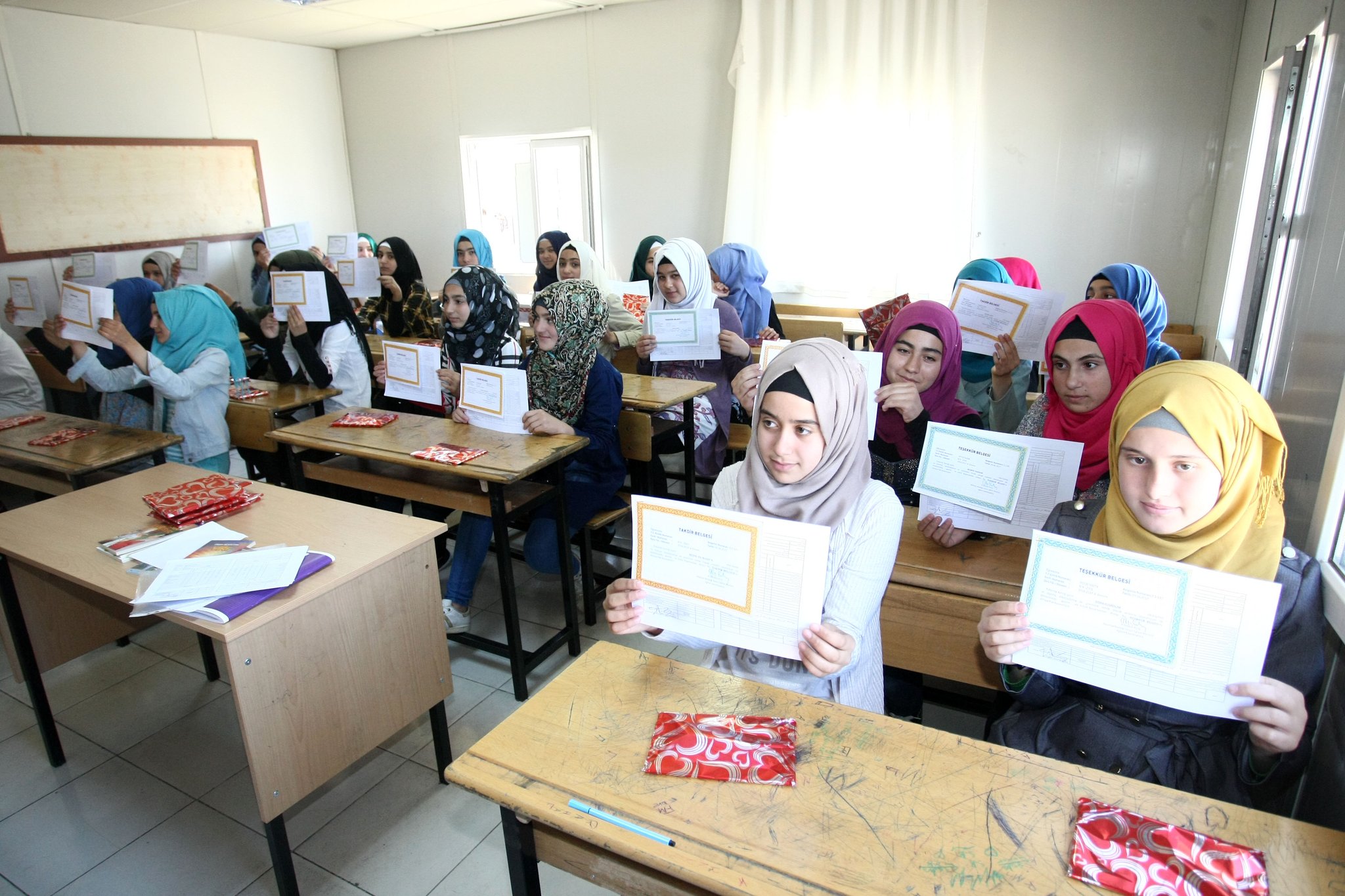 ولاية تركية تبني 25 مدرسة للسوريين