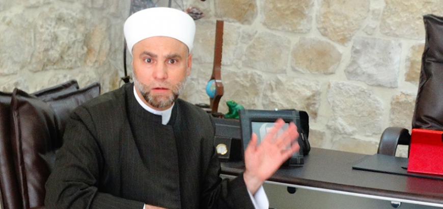 خطيب الجامع الأموي يفتي بفتوى ما أنزل الله بها من سلطان