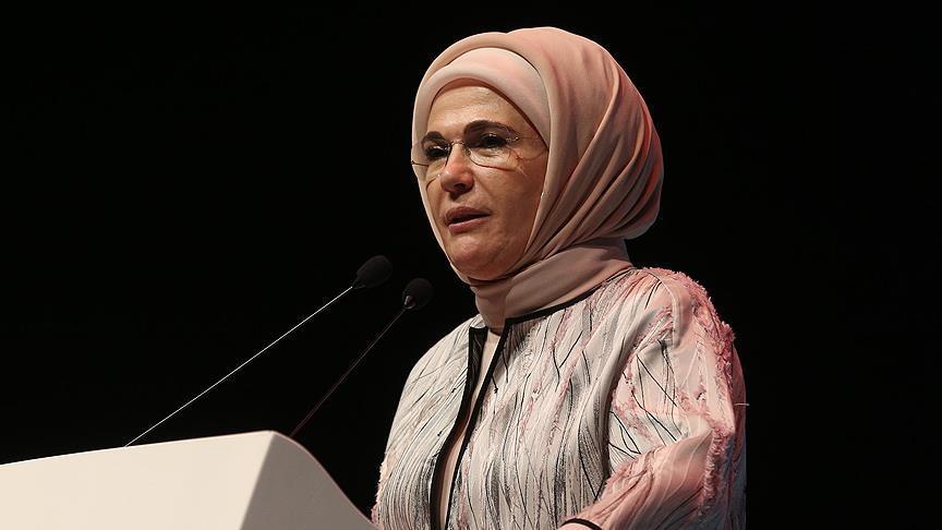 كيف علقت سيدة تركيا الأولى على انقلاب 1997 الذي أطاح بأربكان؟