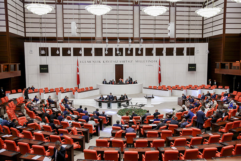 أردوغان يهنئ رئيس البرلمان الجديد ويشكر حزباً معارضاً