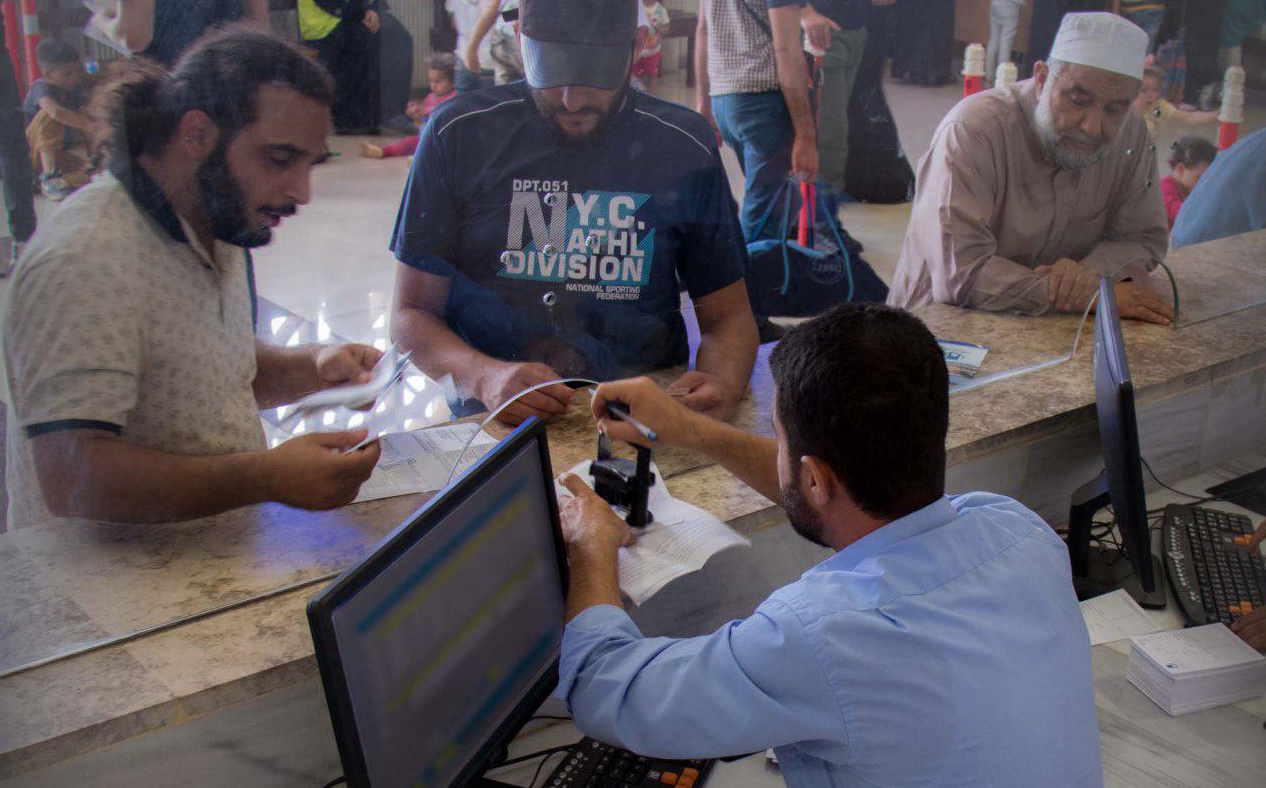 حديث عن تسهيلات جديدة لعبور فئة من حملة بطاقة الحماية المؤقتة عبر المعابر البرية