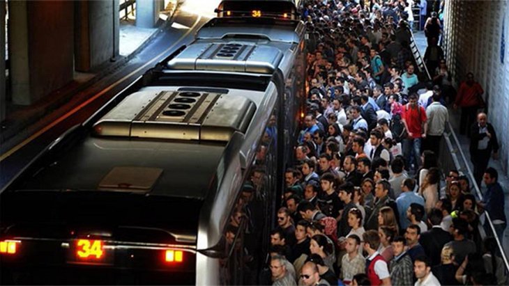 2018-07-07-metrobus-kullanan-yolcu-sayisi-gecen-yila-gore--milyon-artti