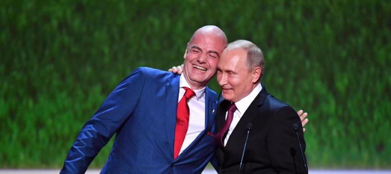 2018-07-14T221635Z_1186602471_UP1EE7E1PVM3V_RTRMADP_3_SOCCER-WORLDCUP-PUTIN-CONCERT-900x400