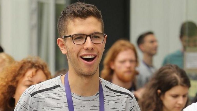 3162982699-crop