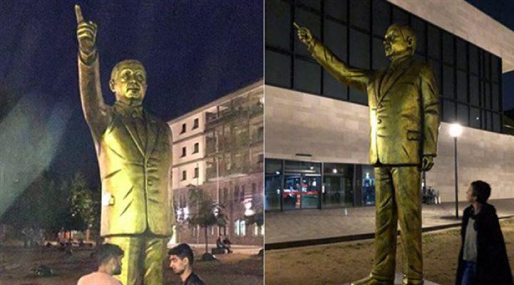 almanya-da-kotu-haber-temasiyla-gerceklesen-bienalde-erdogan-heykeli-503438-5