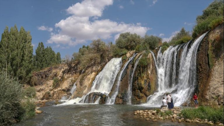 شلالات "مرادية"