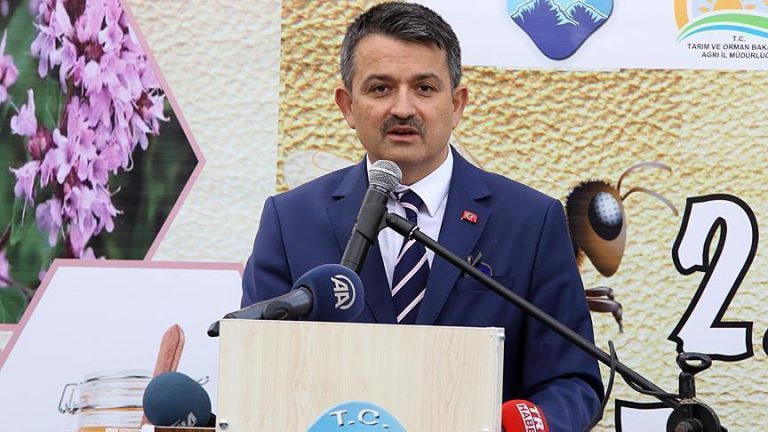 وزير الزراعة والغابات التركي، "بكر باك دميرلي