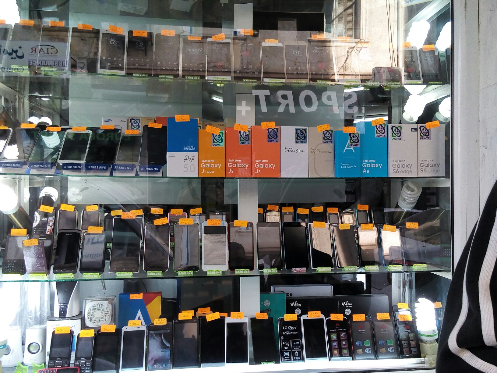 تركيا تقرر تمديد فترة استخدام الهواتف الأجنبية إلى 180 يومًا دون تتريكها