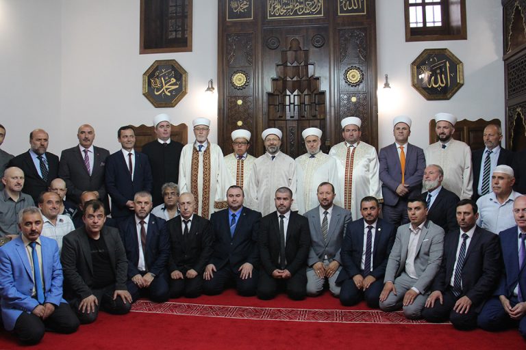 رئيس الشؤون الدينية التركي يفتتح أقدم مسجد تركي في البلقان
