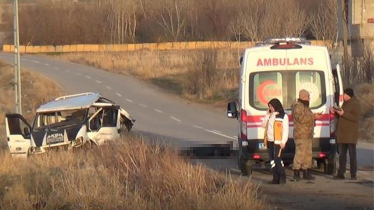 duzensiz-gocmenlerin-bulundugu-minibus-takla-atti-14858917_962_amp