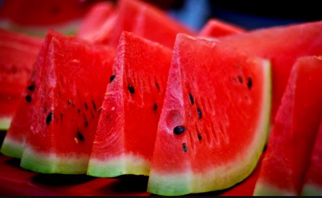 البطيخ-الأحمر-في-منام-العزباء