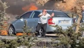 لهيب في قلب الطريق… سائق يصارع النيران وحيدًا في بورصة (فيديو)