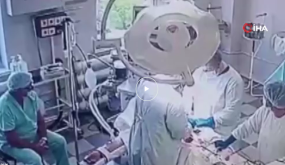 “لن نترك المريض”… أطباء يكملون جراحة وسط زلزال بقوة 8 درجات! (فيديو صادم)