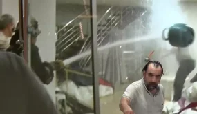 فوضى داخل متجر زفاف… زوج غاضب ينتقم من زوجته بطريقة جنونية (فيديو)