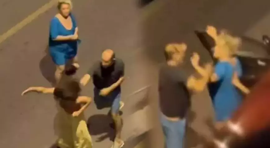 فيديو صادم من ولاية آيدين!.. شجار نسائي يتحول إلى فوضى في الشارع (فيديو)