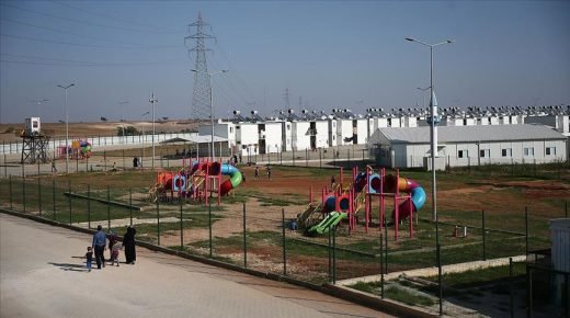 السلطات التركية تمهل لاجئي مخيم “ساري تشام” في أضنة حتى نهاية أيلول لمغادرته