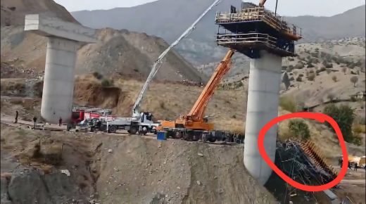 انهيار جسر قيد الإنشاء في دياربكر يودي بحياة 4 عمال (فيديو)