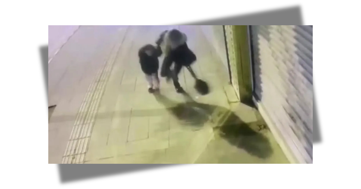 هاتاي | أم وابنتها تنجوان بأعجوبة من انهيار مبنى (فيديو)