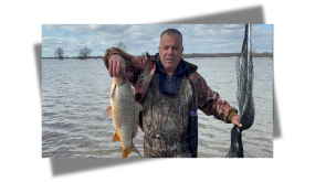 فيديو لا يُصدّق في أدرنة… فلاح يصطاد السمك من أرضه الزراعية وليس من النهر (شاهد)