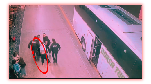 جريمة مروعة تهز تركيا.. شاب يقتل والده والسلطات تعتقله داخل محطة الحافلات بعد ملاحقة طويلة (شاهد)