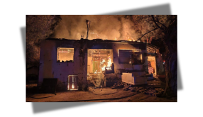 عائلة سورية تنجو بأعجوبة من حريق مروع دمر منزلها في ولاية أيدين التركية (فيديو)