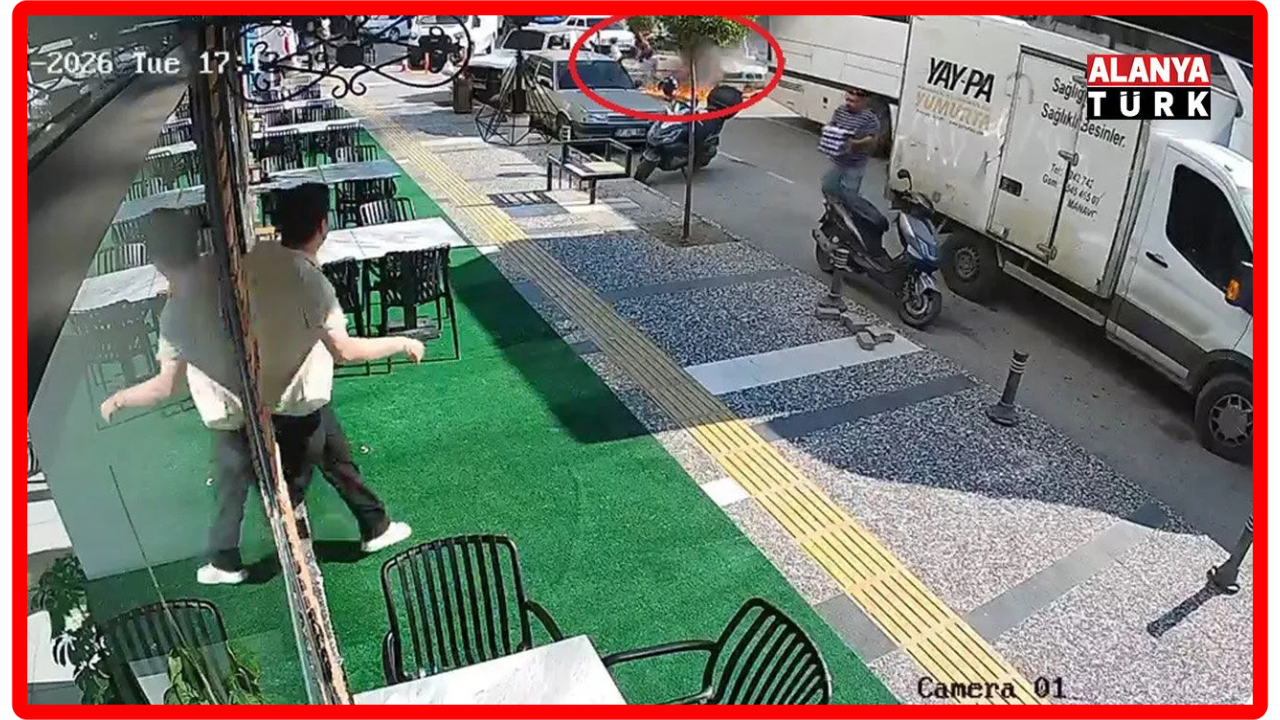 سيارة تتحول إلى كتلة من اللهب في أنطاليا.. والركاب ينجون في اللحظات الأخيرة (فيديو)