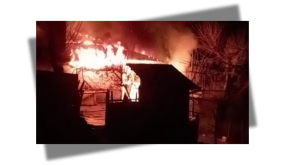 حريق كبير يلتهم منزل في كهرمان مرعش ويودي بحياة شخص (فيديو)