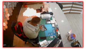 انفجار بطارية هاتف داخل محل صيانة في تركيا.. لحظات مرعبة موثقة بالكاميرا (شاهد)