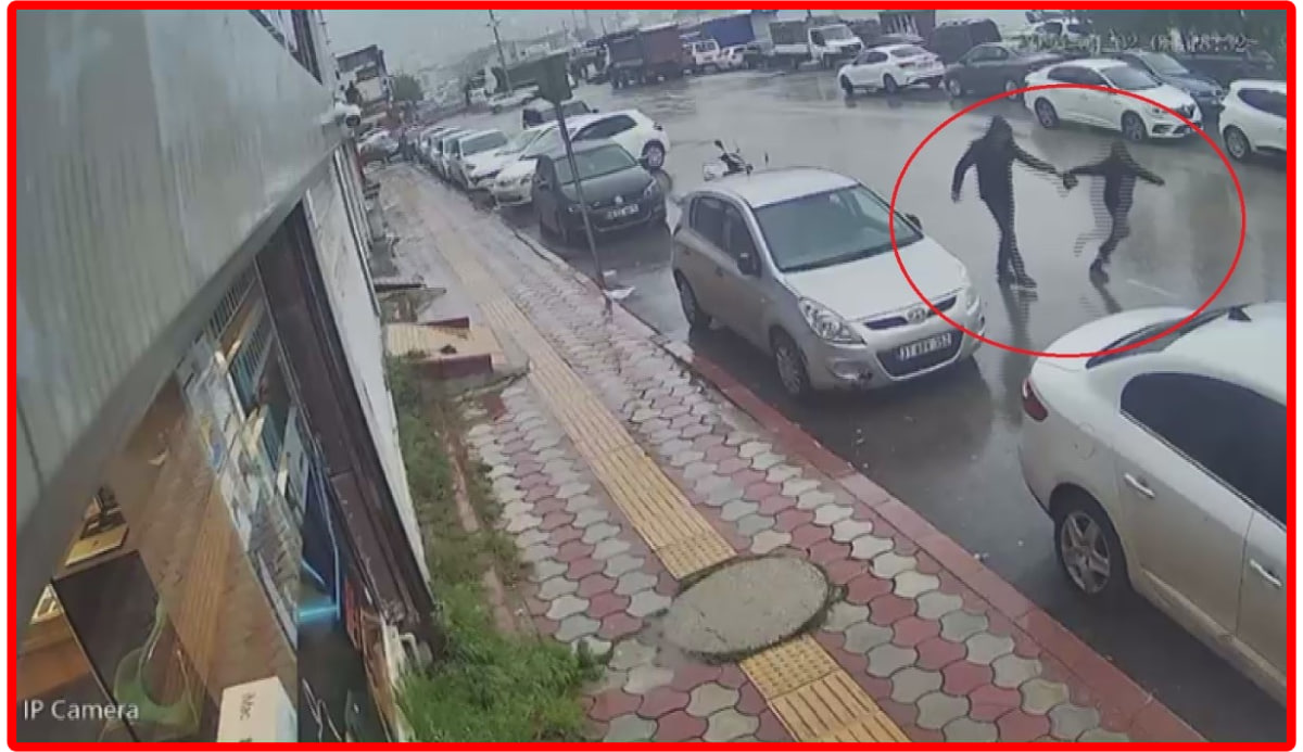 محاولة سرقة جريئة في هاتاي.. صائغ ينقذ حقيبة مليئة بالمال (فيديو)