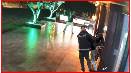 هجوم بقـ.ـنبـ.ـلة يدوية على معرض سيارات في كوجالي.. واعتقال 5 مشتبه بهم (فيديو)