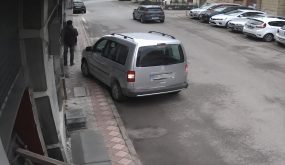 حادث مروع في إسكي شهير.. وفاة مسن وإصابة شخصين بعد دهس 3 مشاة (فيديو)