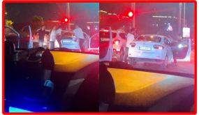 شجار عنيف في شوارع هاتاي.. وامرأة تحاول الفصل بين المتعاركين وسط لحظات صعبة (فيديو)