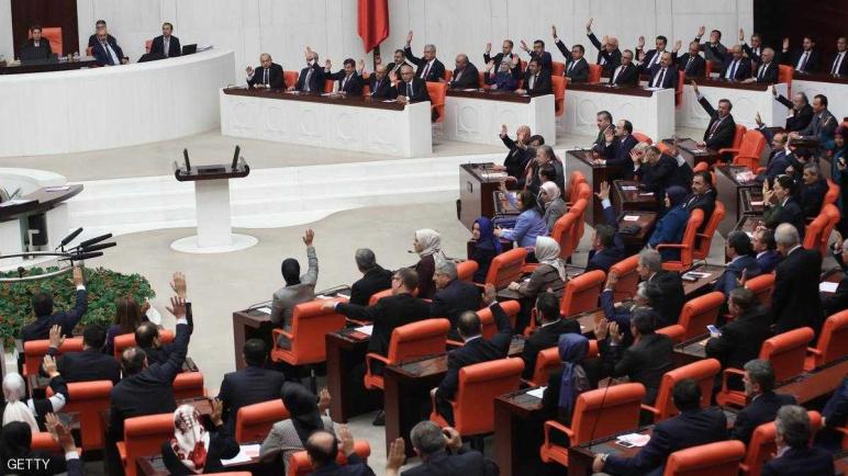 عاجل: البرلمان التركي يوافق على تمديد الطوارئ 3 أشهر