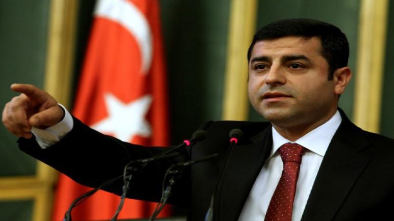 القضاء التركي يأمر باعتقال رئيس حزب الشعوب الديمقراطي صلاح الدين دميرتاش