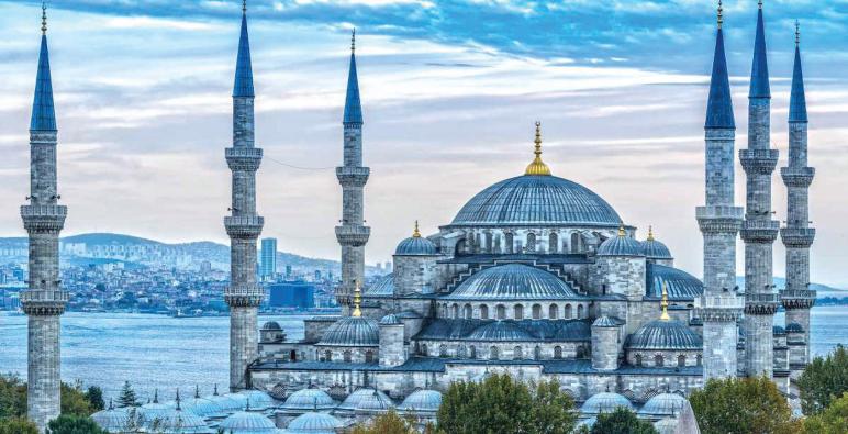 المسجد الأزرق.. الجوهرة المعمارية التي تستحق المشاهدة اثناء السياحة في تركيا