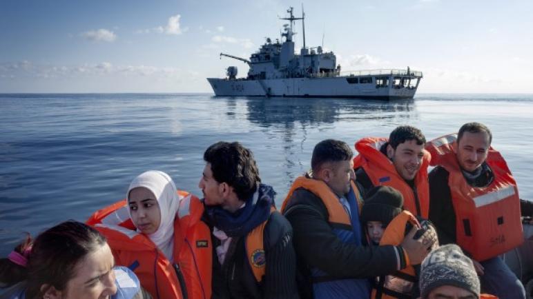 توقيف 72 مهاجراً سورياً في إزمير التركية