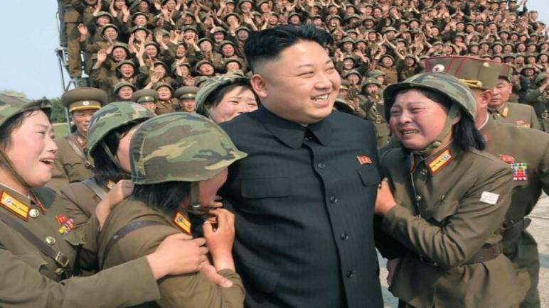 بالفيديو.. زعيم كوريا الشمالية يصـ.ـدم شعبه بهذه الإطلالة!!