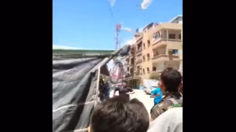 فضيحة موثقة بالفيديو.. الأسد يزود “داعش” بالوقود في دير الزور