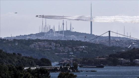 “النجوم التركية” تجري عرضا جويا مذهلا فوق البوسفور