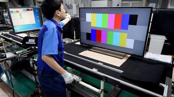 A worker checks LCD 4K televisions on an assembly line at the Utsunomiya Plant of Japan's electronics giant Panasonic in Utsunomiya, 100 kilometres north of Tokyo, on September 21, 2016. / AFP / TORU YAMANAKA (Photo credit should read TORU YAMANAKA/AFP/Getty Images)