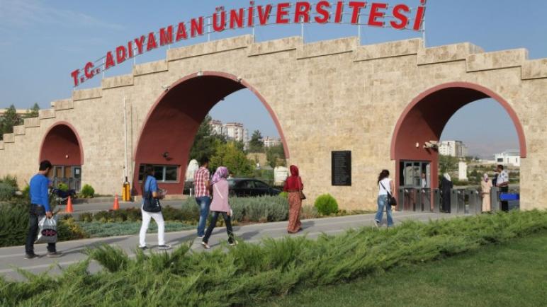 جامعة تركية تقبلُ مشاريع باللغة العربية للاجئين السوريين