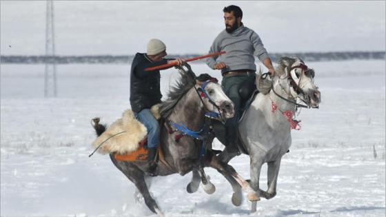 رياضة”جيريت”.. فن الحرب على ظهر الخيل بقارص التركية