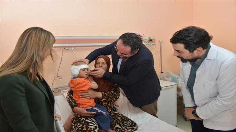 طفل سوري ولد أصمّا يستعيد السمع لأوّل مرة عقب عملية جراحية في تركيا